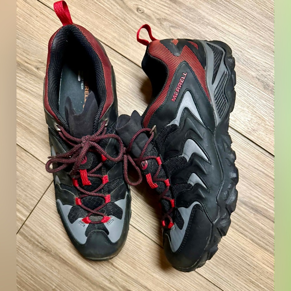 Merrell Men's Black and Gray Athletic Shoes